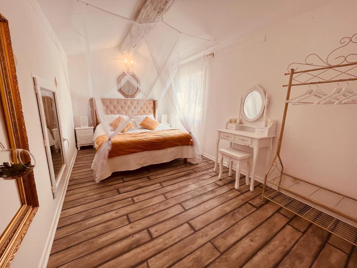 Domaine Amourella Aparthotel Lambesc Bilik gambar